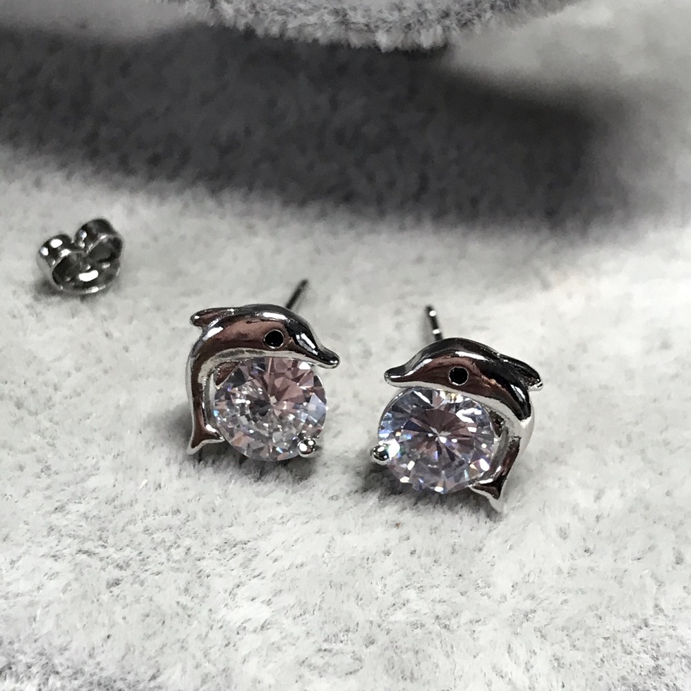 🌟 Sterling Silver 925 Dolphin 🐬 CZ Stud Earrings - Picture 2 of 4